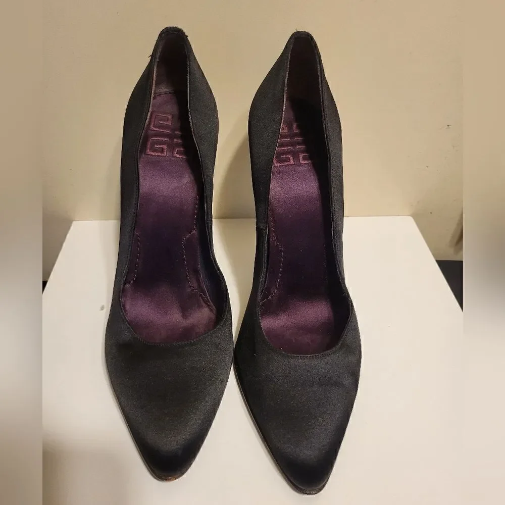 Givenchy Paris Black Peau de Soie Pumps Sz. 6.5 US/37 EU Ret$1175 Made in Italy